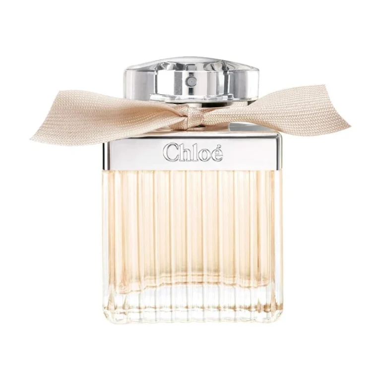 Chloé Eau de Parfum feminino: fita bege clássica com fixação moderada na pele e projeção limpa para o calor.