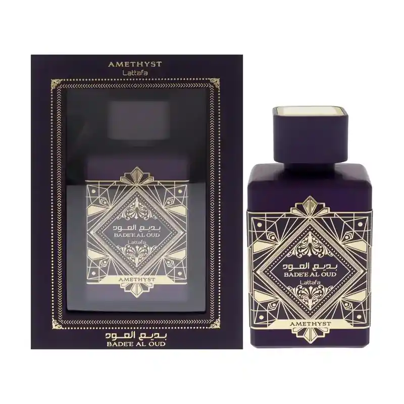 Frasco oficial roxo aveludado com detalhes dourados do perfume Lattafa Bade'e Al Oud Amethyst em fundo branco