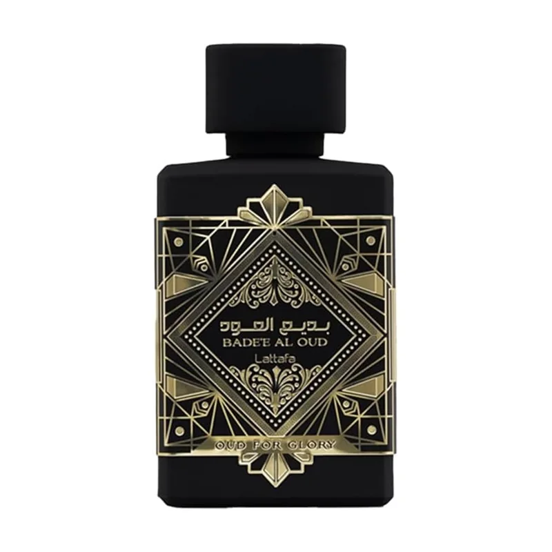 Frasco oficial preto com relevos dourados do perfume árabe Lattafa Bade'e Al Oud (Oud for Glory) em fundo branco