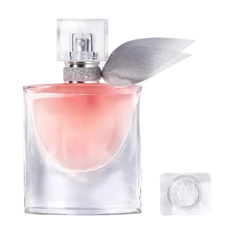 Lancôme La Vie Est Belle Eau de Parfum: perfume com laço na tampa de longa fixação na pele e projeção forte.