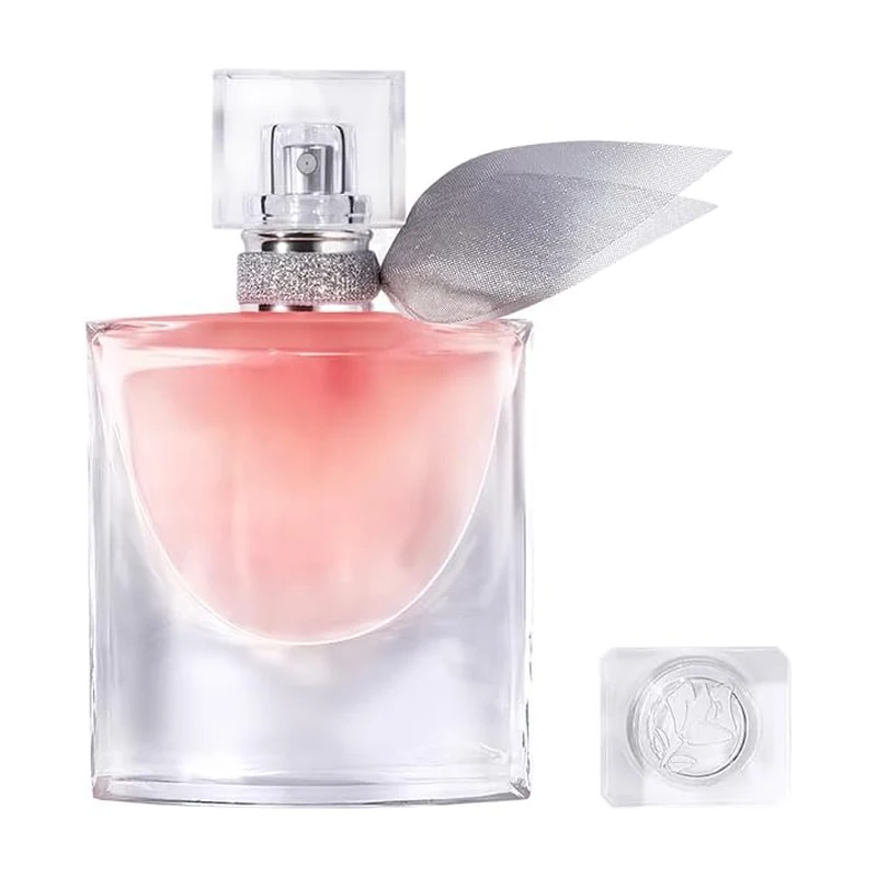 Lancôme La Vie Est Belle Eau de Parfum: perfume com laço na tampa de longa fixação na pele e projeção forte.