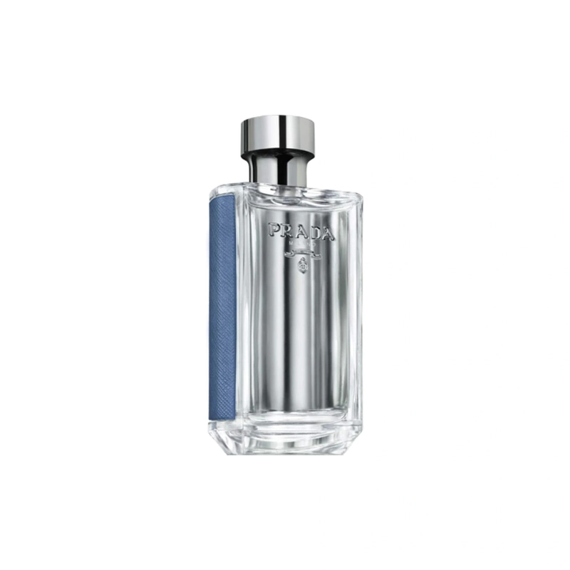Frasco oficial do Prada L'Homme L'Eau Eau de Toilette analisado em fixação na pele, projeção e uso no calor.